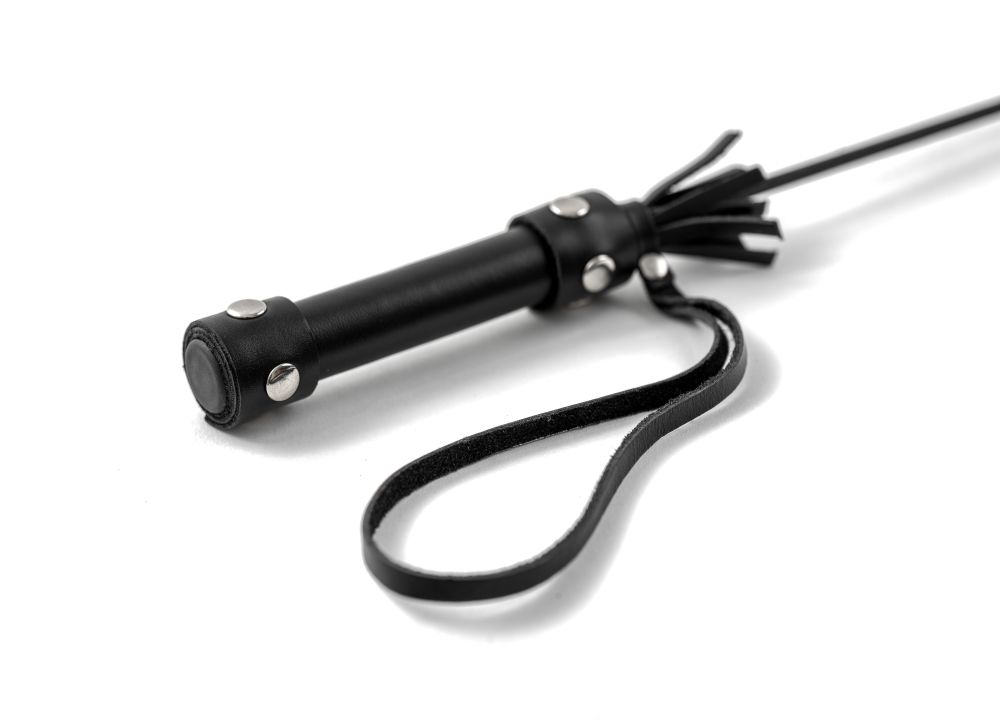 Черный кожаный стек с ручкой - 60 см. — изображение 3