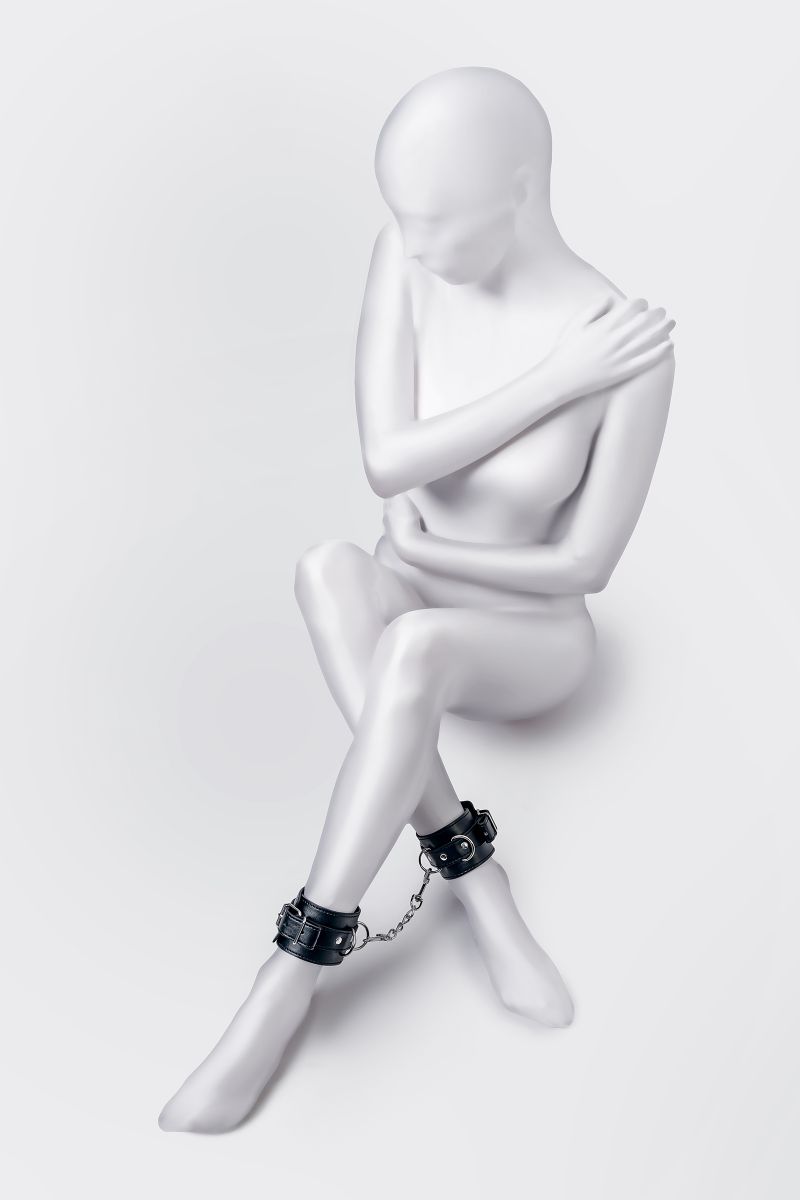 Черные оковы Anonymo из искусственной кожи — изображение 3