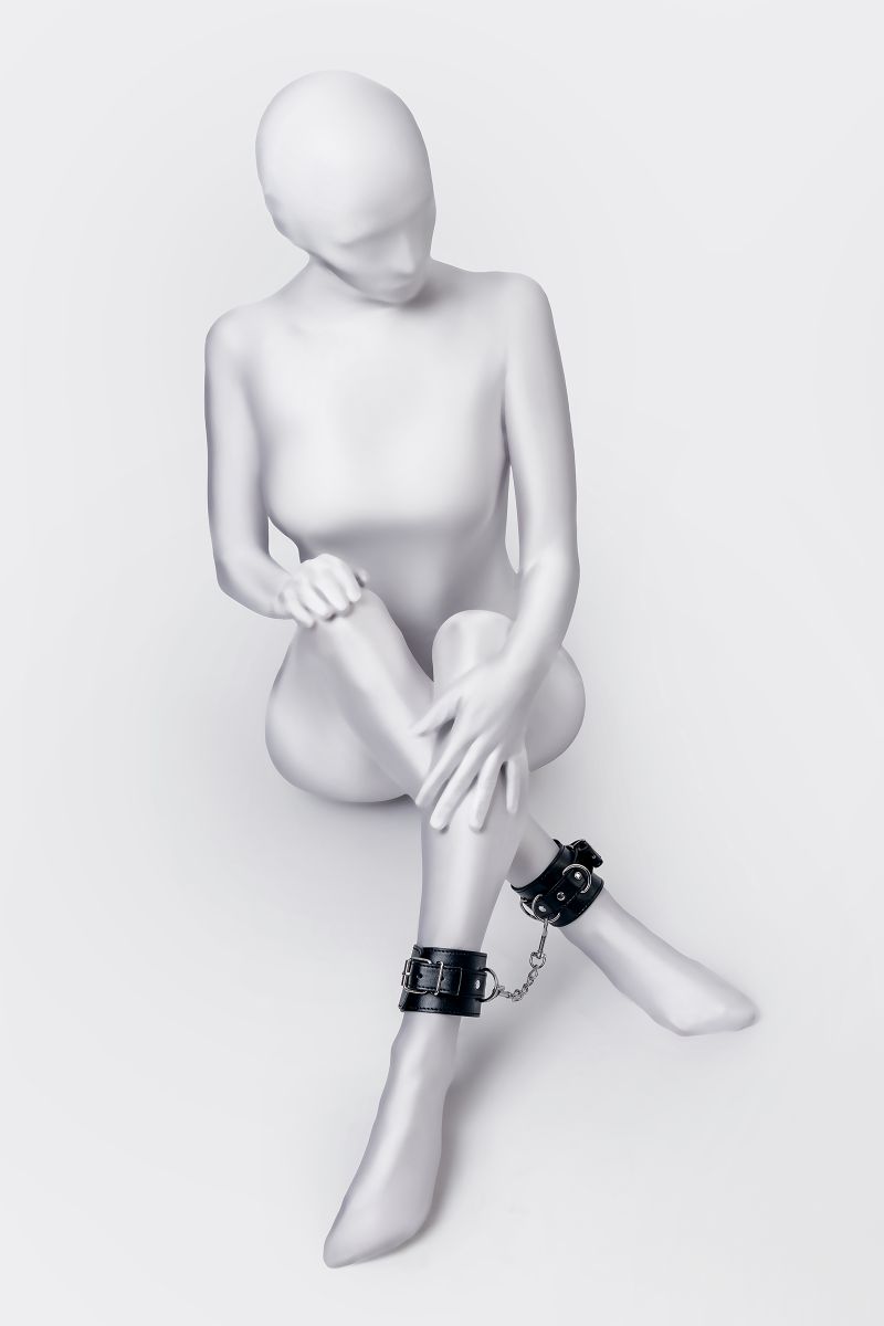 Черные оковы Anonymo из искусственной кожи — изображение 4