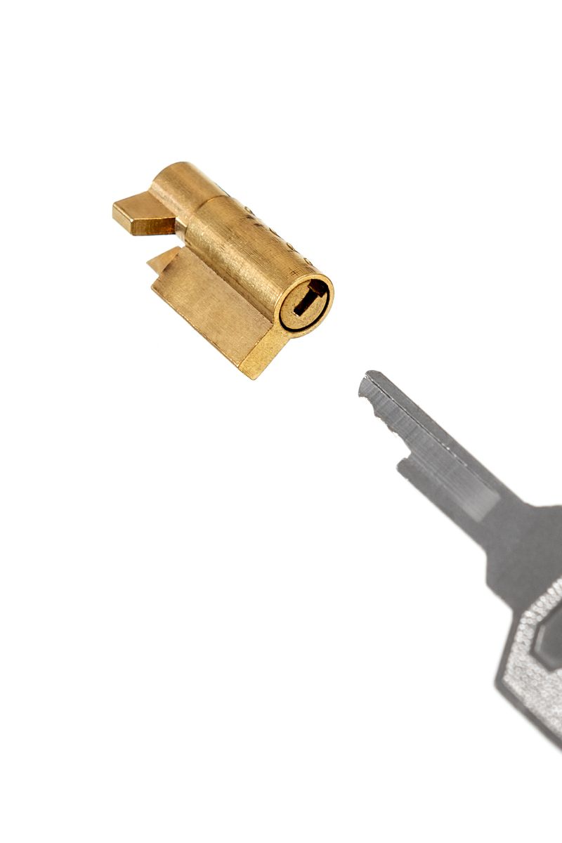 Красный мужской пояс верности из пластика — изображение 12