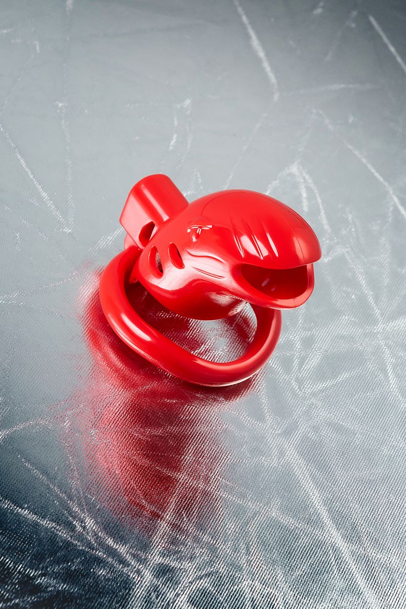 Красный мужской пояс верности из пластика — изображение 13