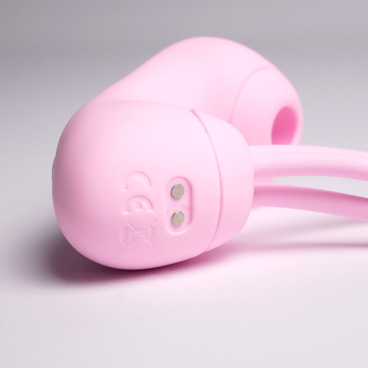 Розовый вакуумный стимулятор клитора с вагинальными виброшариками — изображение 3