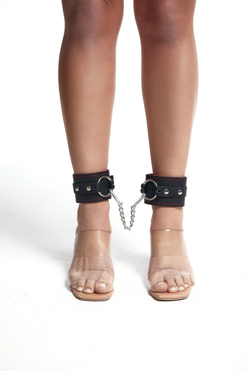 Черно-красные кожаные оковы — изображение 5