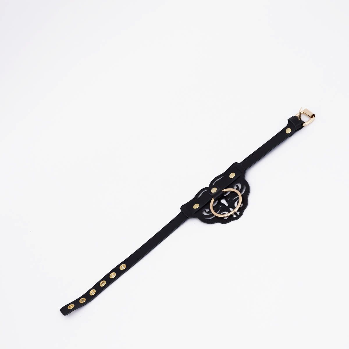 Черный фигурный кожаный ошейник с золотистой фурнитурой — изображение 2