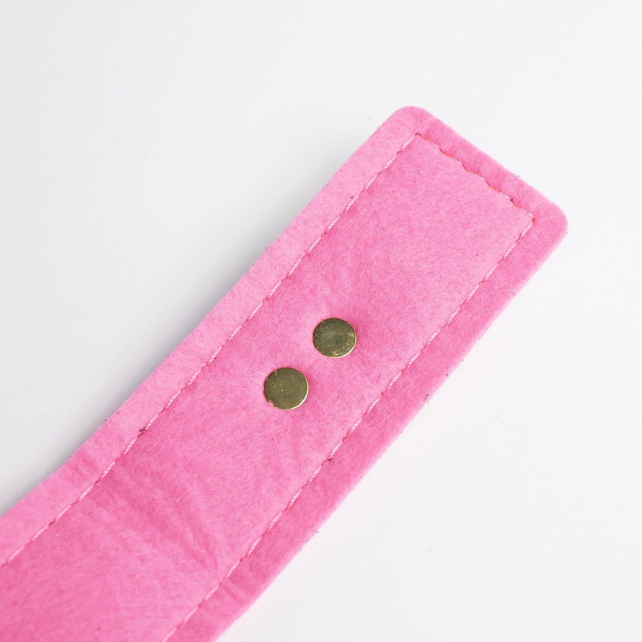 Черно-розовый ошейник с золотистой фурнитурой — изображение 2