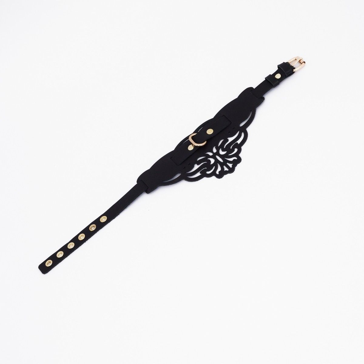 Фигурный чокер с узорами и золотистой фурнитурой — изображение 3