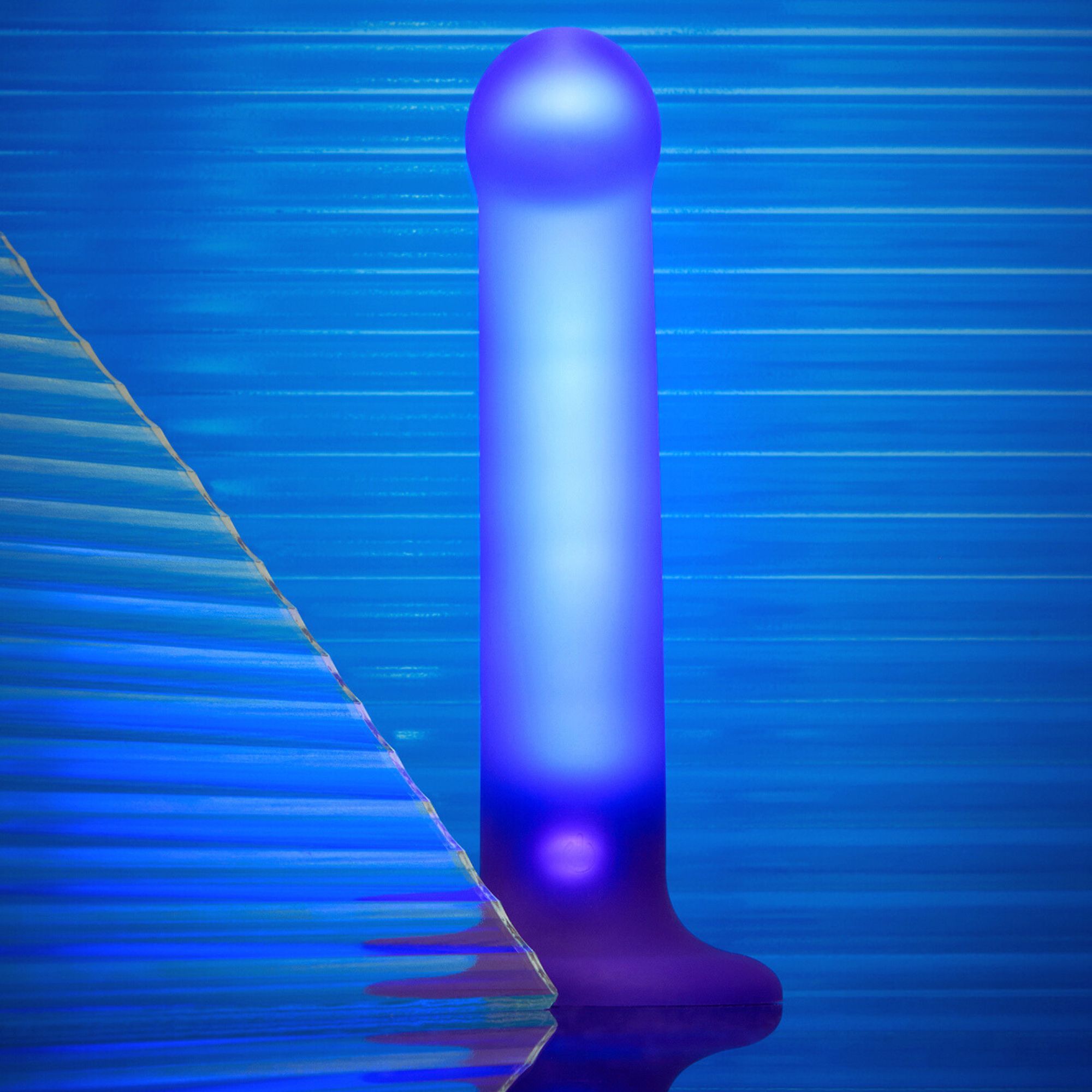 Светящийся фаллоимитатор Strap-on-me Glow-Led Dildo - size M